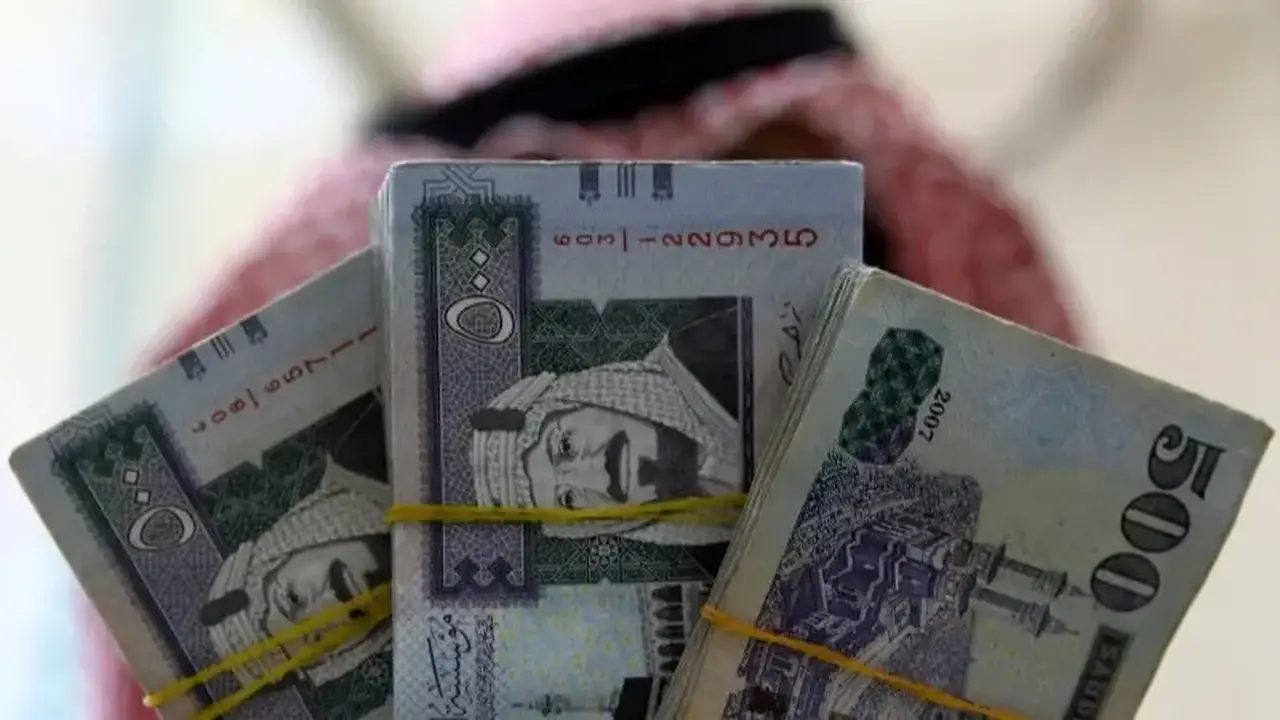 انهيار غير مسبوق للعملة.. شاهد كم وصل سعر الريال مقابل الجنية السوداني